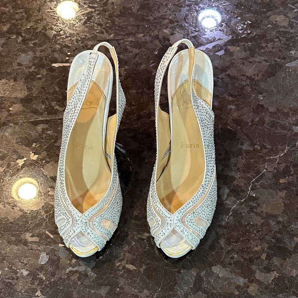Chic Silver Slingback Heels